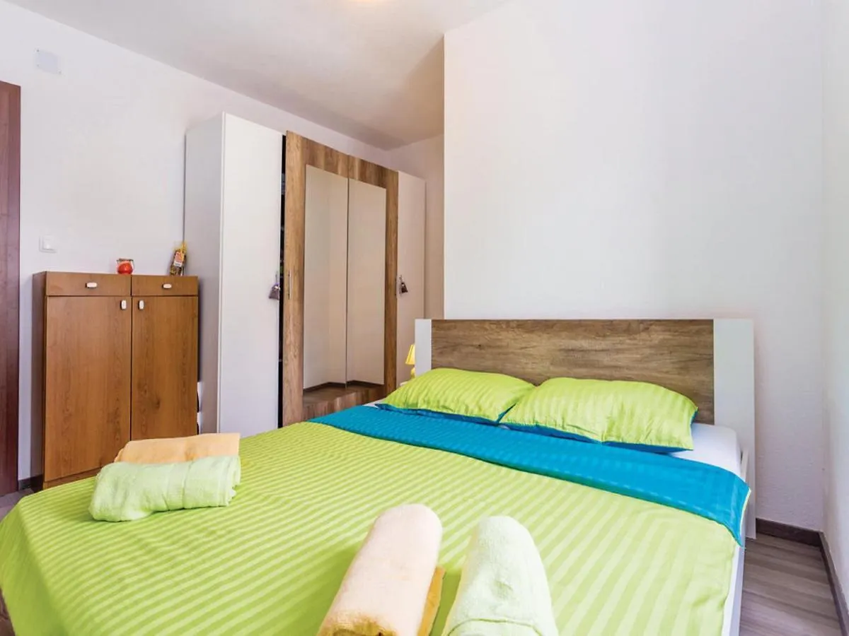 Apartment In The House With Pool, Ground Floor Draga Bascanska