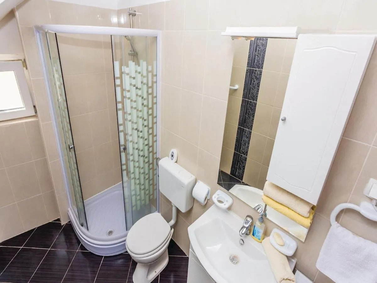 Apartment In The House With Pool, Ground Floor Draga Bascanska